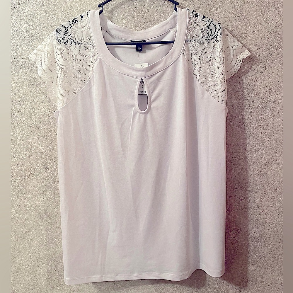 Torrid White Lace Keyhole Top